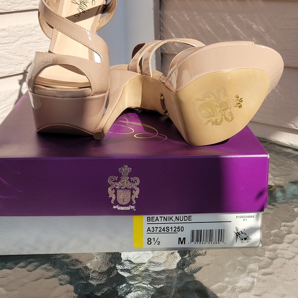 Fergie nude strapy high heel - Picture 3 of 4